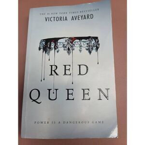 Red Queen Victoria Aveyard paperback 2015